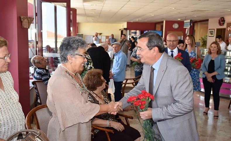 Başkan Batur Huzurevi ve şehit ailelerini ziyaret etti