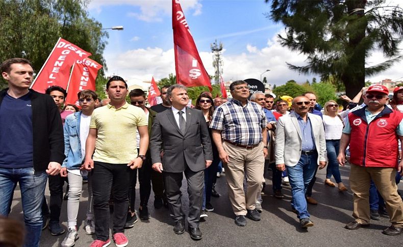 Başkan İduğ 1 Mayıs’ta işçilerle birlikte yürüdü