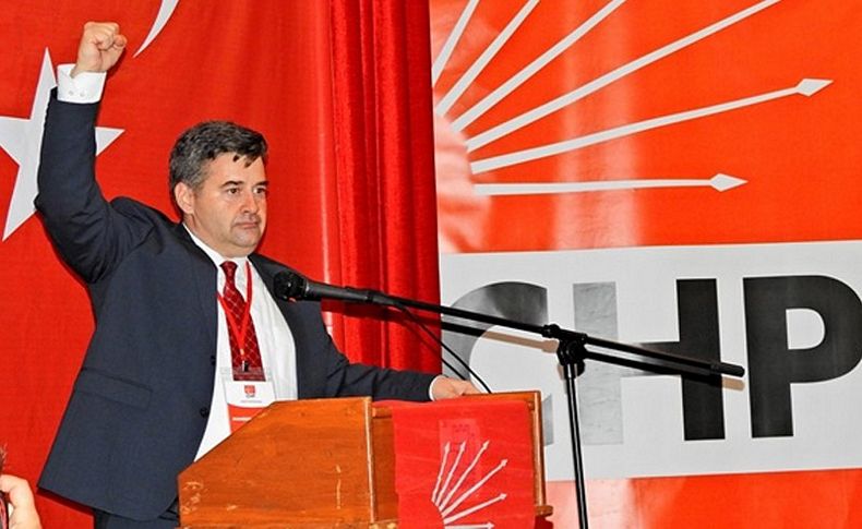 Başkan Oran isyan etti:'Çeşme’nin yakasından düşün'