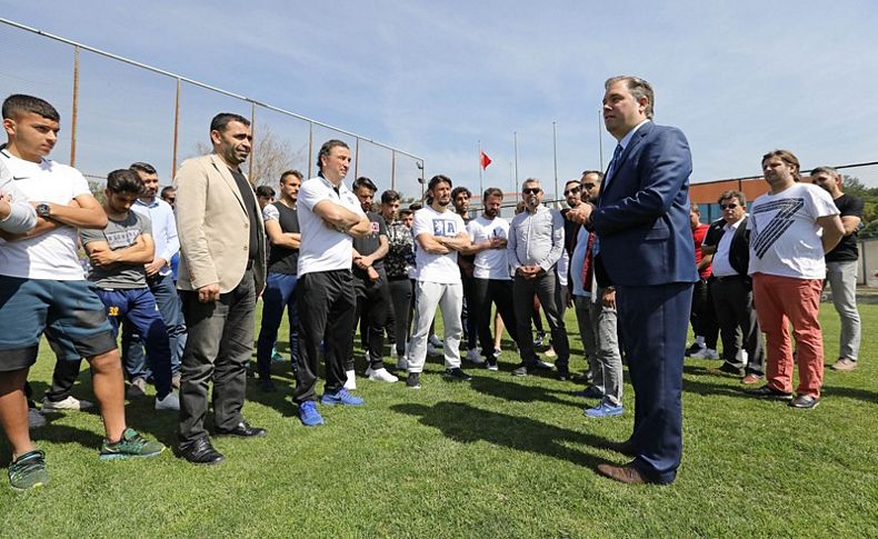 Başkan Piriştina futbolculara moral verdi, prim dağıttı