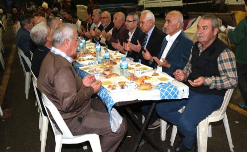 Başkan Selvitopu iftarda vatandaşlarla buluştu