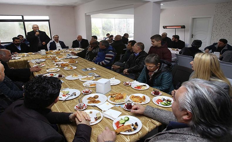 Başkan Selvitopu'ndan dernek ziyaretleri sürüyor