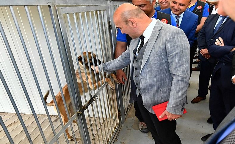 Başkan Soyer'den itfaiyeye ziyaret: Kahramanlık destanı yazıyorsunuz