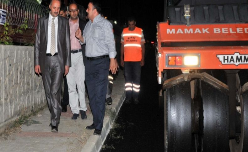 Başkan Akgül gece asfalt denetledi
