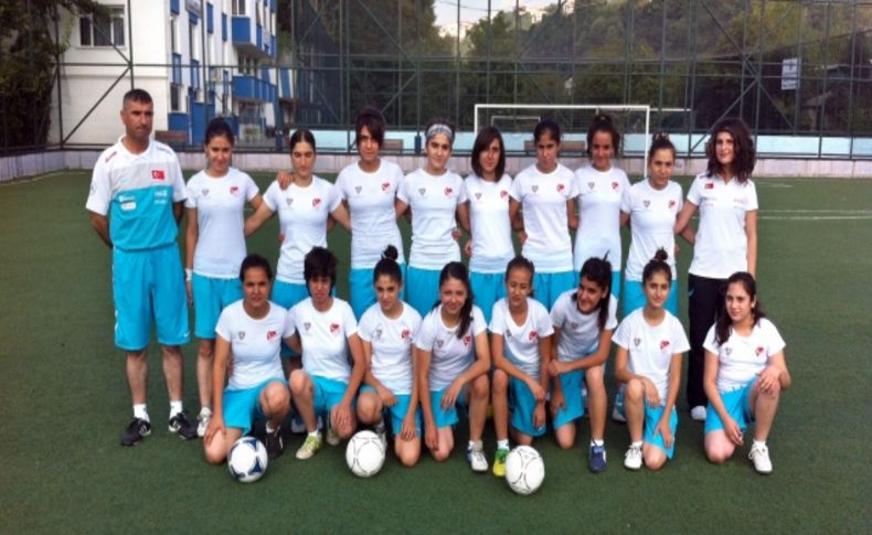 Başkan Demirören'in davetlisi Siirt Kadın Futbol Takımı, İstanbul'a geldi