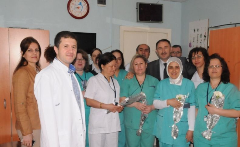 Başkan Kurtulan ‘Ebeler Haftası’nı kutladı