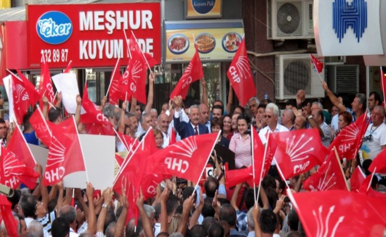 Başkan Kürüm’den miting gibi adaylık başvurusu