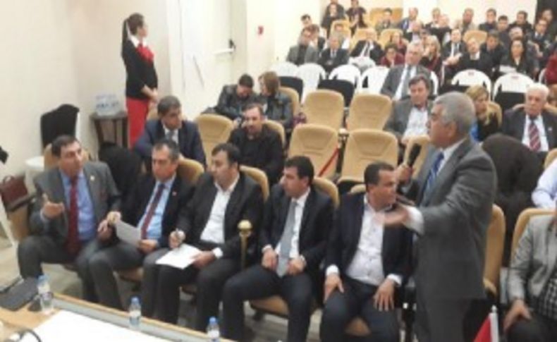 AK Parti önergesi Bayraklı'da CHP’yi böldü