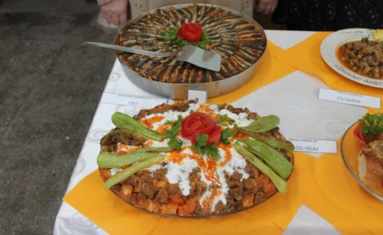 Bayat ekmekleri kulanarak, tirit, perde pilavı ve keşkek yaptılar