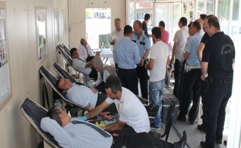 Bayburt Emniyeti'nde Kızılay'a kan bağışı