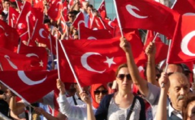 ​İzmir'de Bayrağa Saygı Yürüyüşü