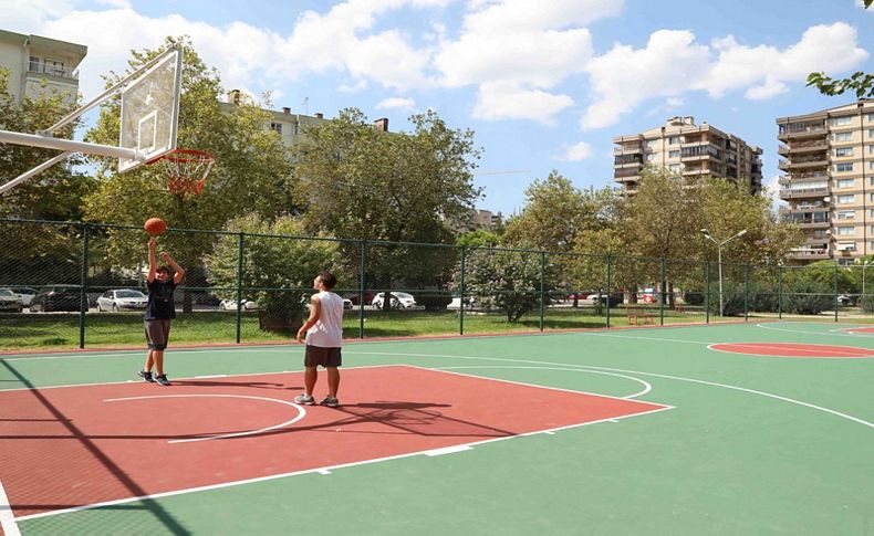 Bayraklı'da basketbol sahaları yenileniyor