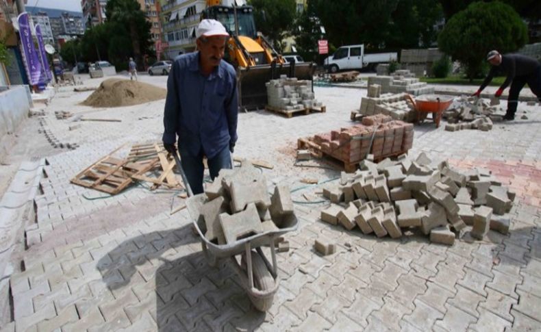 Bayraklı’da kilit parke seferberliği