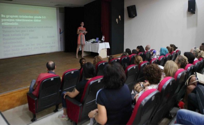 Bayraklı'da sağlıklı diyet semineri