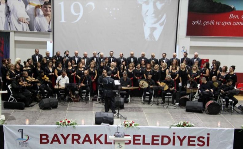 Bayraklı’da şarkılar Atatürk için söylendi