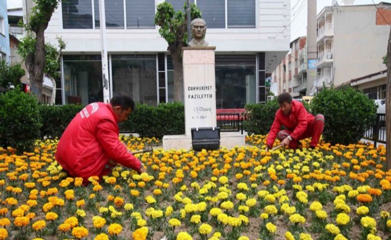 Bayraklı’nın parkları pırıl pırıl oldu