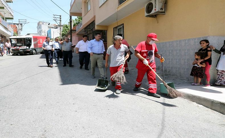 Bayraklı sokakları pırıl pırıl