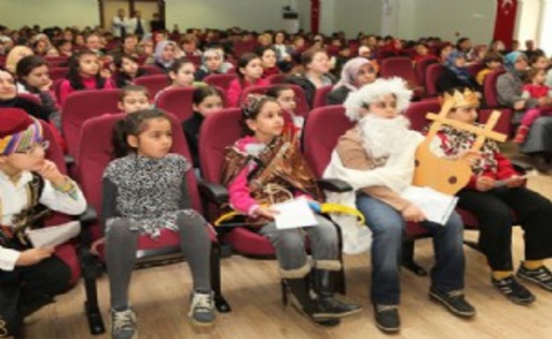 Bayraklı'da çocuklar İzmir'in tarihini öğreniyor