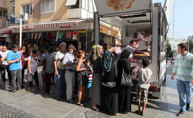 Bayraklılı şehit için lokma döküldü