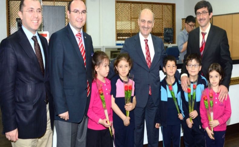 Bayraktar, Güney Kore’de Türk okulunu gezdi