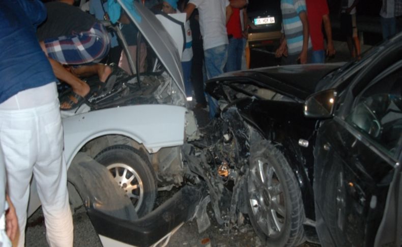 Bayram ziyaretinden dönen araç kaza yaptı, ikisi ağır 7 kişi yaralandı