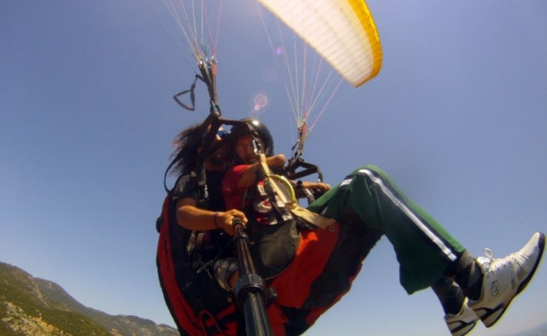 Bedensel engelli sporcular paraşütle tarihi ve turistik yerleri gezdi