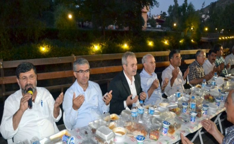 Belediye ve Kızılay ortaklığında 4 bin 500 kişiye iftar verildi