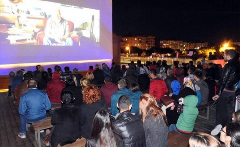 Bergama’da açık havada sinema keyfi