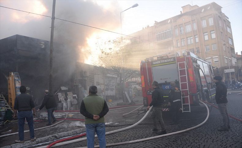 Bergama'da korkutan yangın