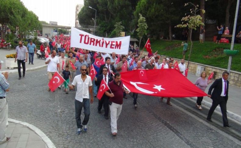 Bergama'da terörü protesto yürüyüşü