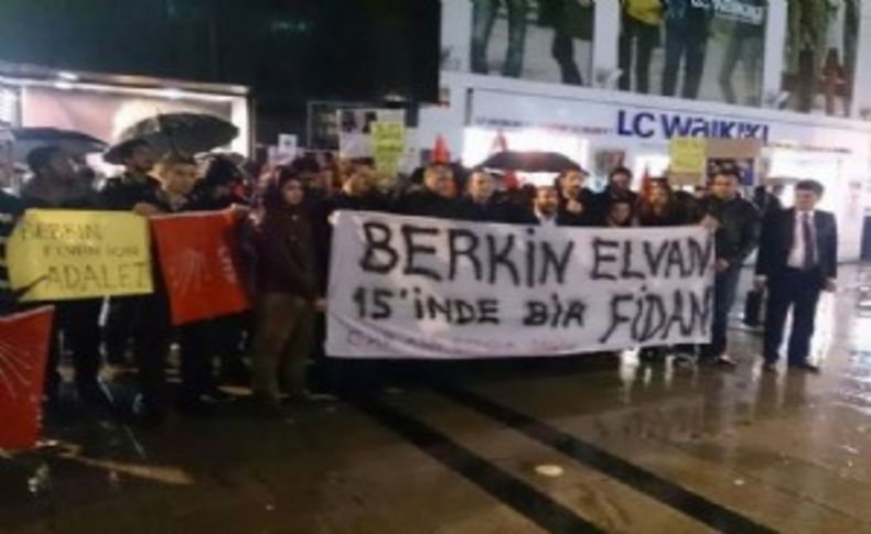 CHP’li gençlerden yağmur altında Berkin eylemi