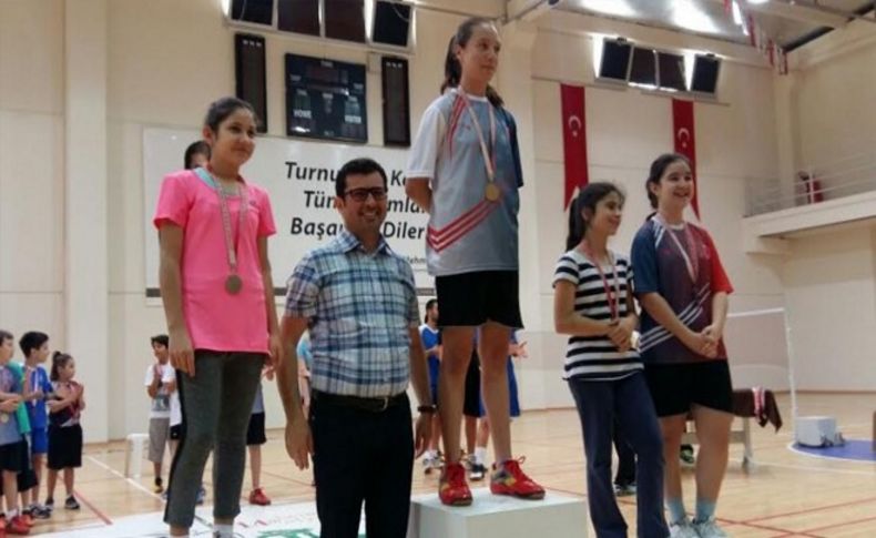 Badminton il şampiyonası Bergama'da yapıldı