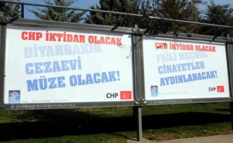 Bilboardlara CHP'nin vaadlerinin yer aldığı afişler asıldı.