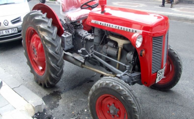 Bin TL değerindeki 63 yıllık traktörü 20 bin TL harcayarak yeniledi