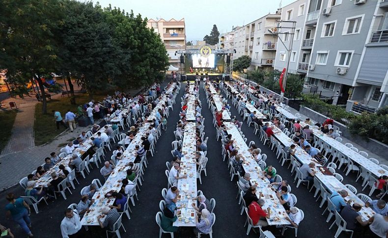 Binlerce Bucalı Kadir Gecesi’nin huzurunu birlikte yaşadı