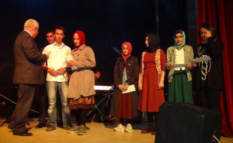 'Bitlis O'nu Okuyor' sınavının ödülleri dağıtıldı