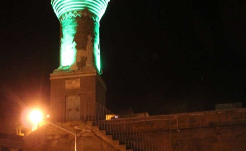 Bitlis'te Kutlu Doğum Haftası nedeniyle minareler ışıl ışıl