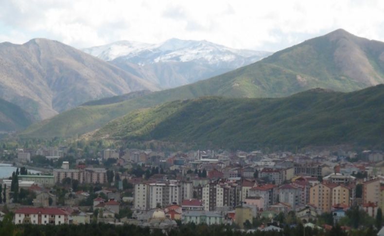 Bitlis’te yüksek kesimler beyaza büründü