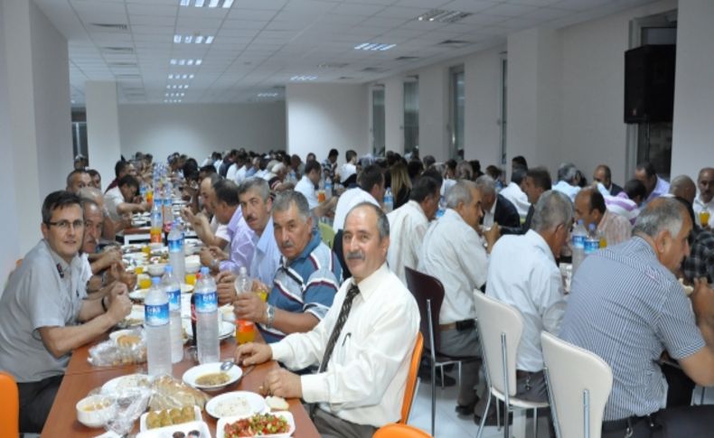 Bolu İl Özel İdaresi çalışanları iftarda buluştu, emekli olan personel uğurlandı