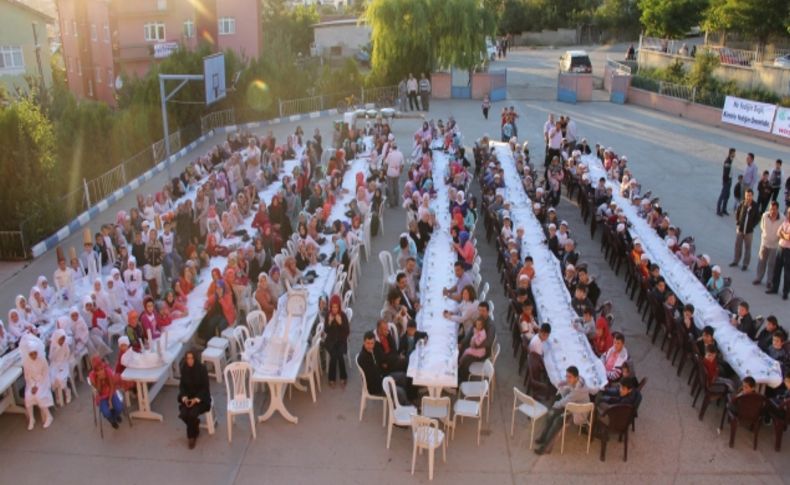 Bolu'da çocuklar iftarda buluştu