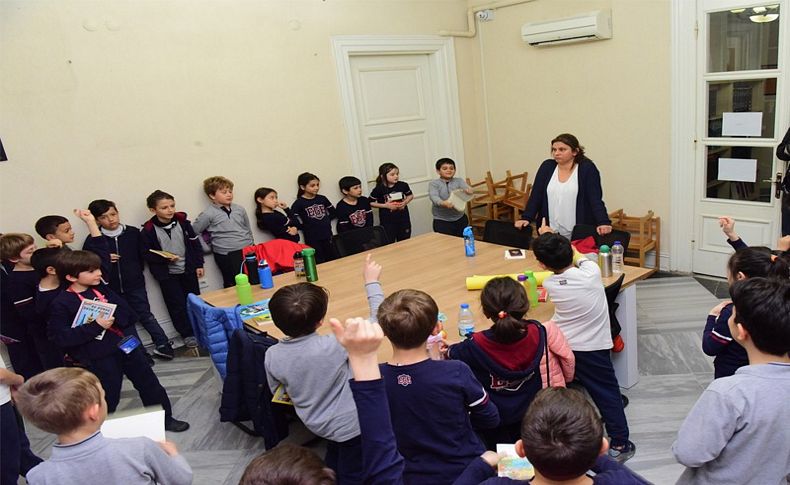 Bornova'da Atatürk Kitaplığı öğrencileri ağırlıyor