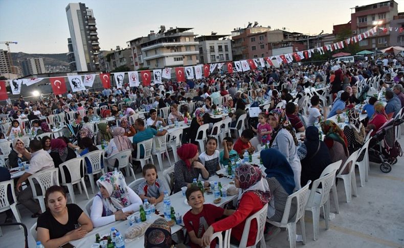 Bornova'da sofralar da bir gönüller de