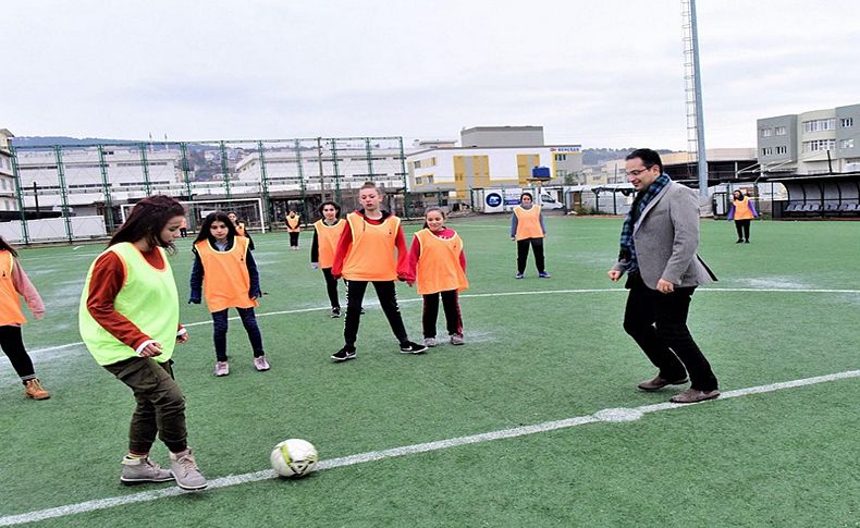 Bornova’nın ilk kadın futbol takımı kuruldu