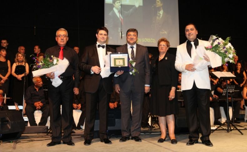 Bornova Belediyesi Türk Sanat Müziği Korosu ayakta alkışlandı