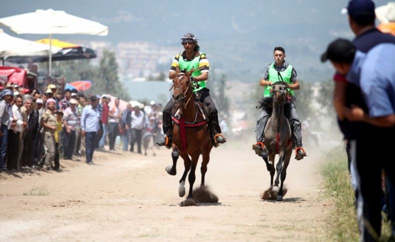 Bornova’da ‘rahvan at yarışı’ heyecanı yaşandı