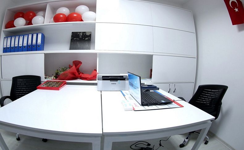 Bornovalı muhtarlara modern ofis