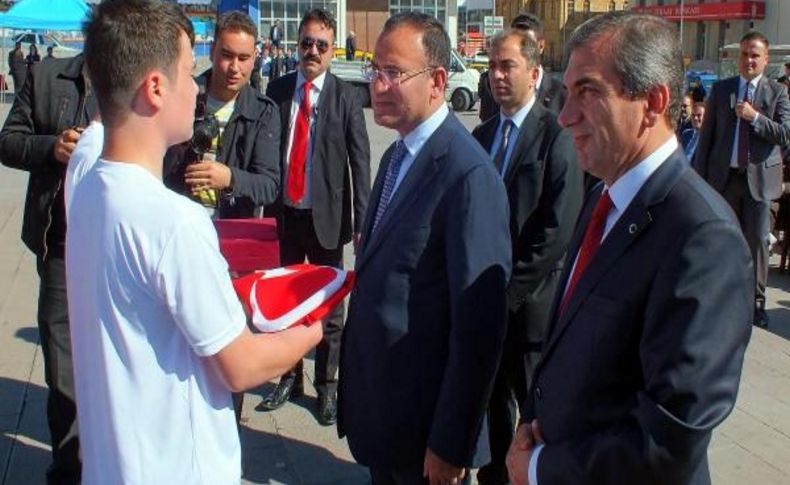Bozdağ: Bu Bayram Dünyada Bariş, Huzur Ve Refah Vesilesi Olsun (2)