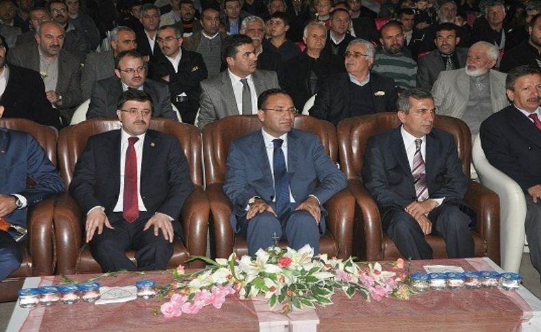 Bozdağ: İyi bir insan olmak istiyorsak örnek Allah Resulüdür