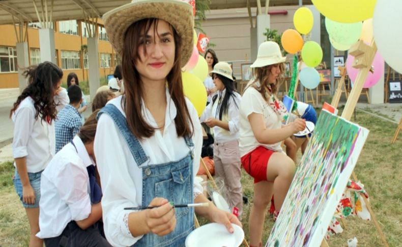 BTSO Kız Teknik ve Meslek Lisesi Bahar Şenliği düzenledi