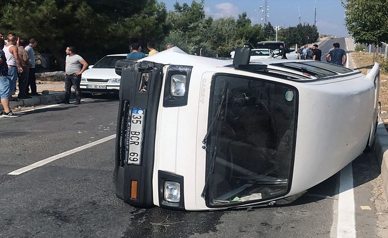 Buca'da otomobil devrilmesi sonucu yol kapandı